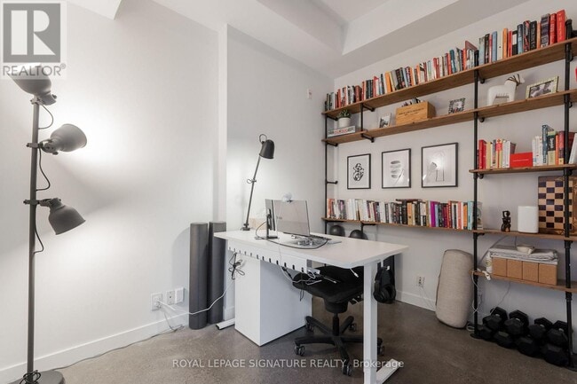 Building Photo - 625 Queen St E