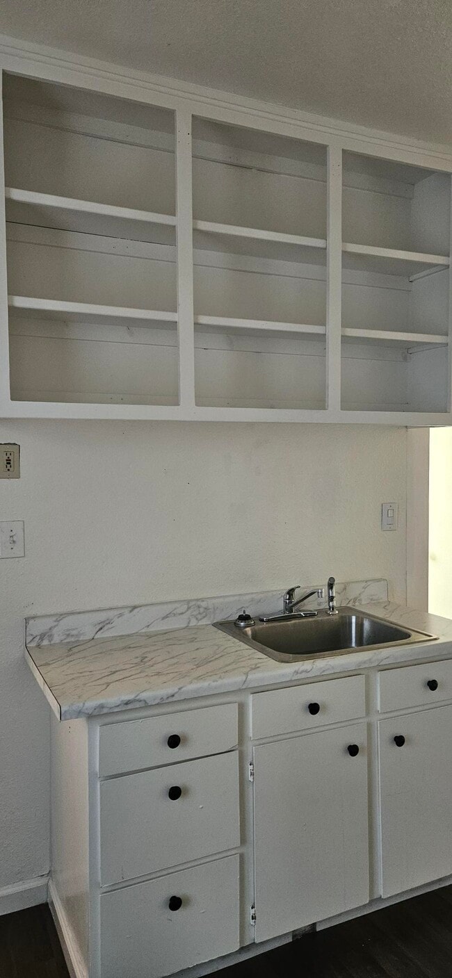 Foto del edificio - 609 E Main St