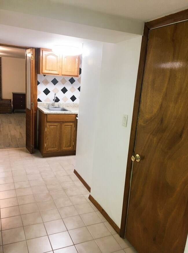 Foto del edificio - 427 E 3rd St
