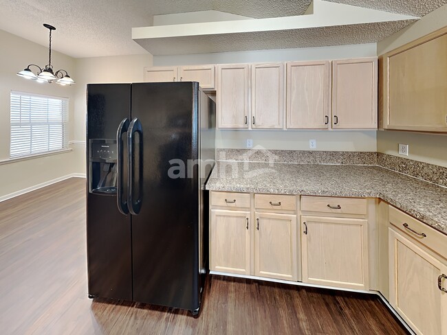 Building Photo - 6118 Alpenrose Ave
