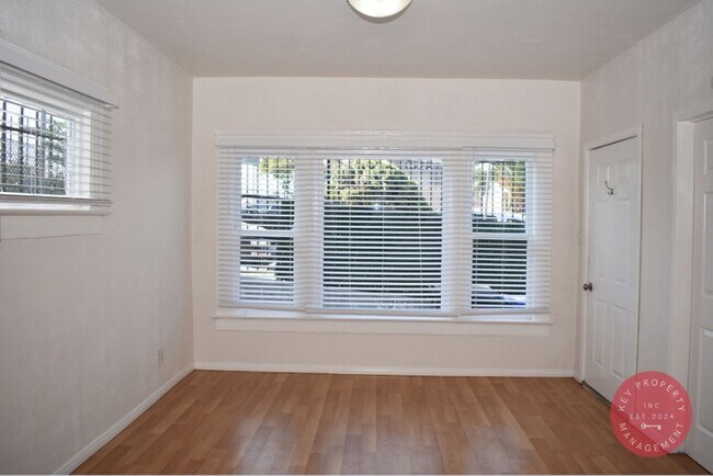 Foto del edificio - Charming 2-Bedroom Downtown Unit – Availab...
