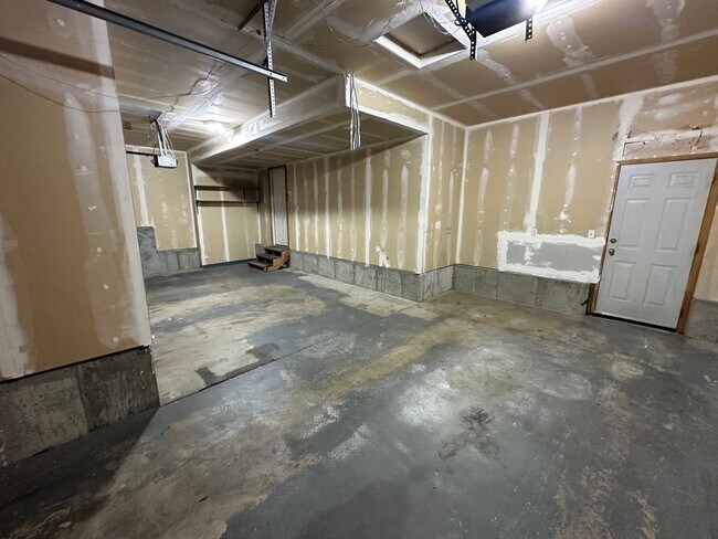 Building Photo - 1397 Willow Valley Dr