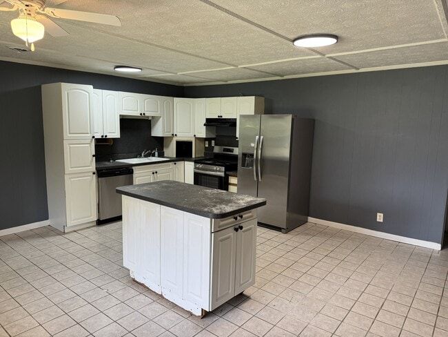 Building Photo - 1707 Ridge Rd
