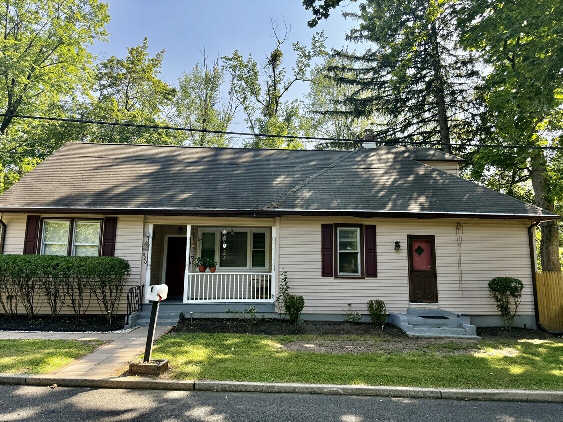 Foto principal - 220 Johnson Ave