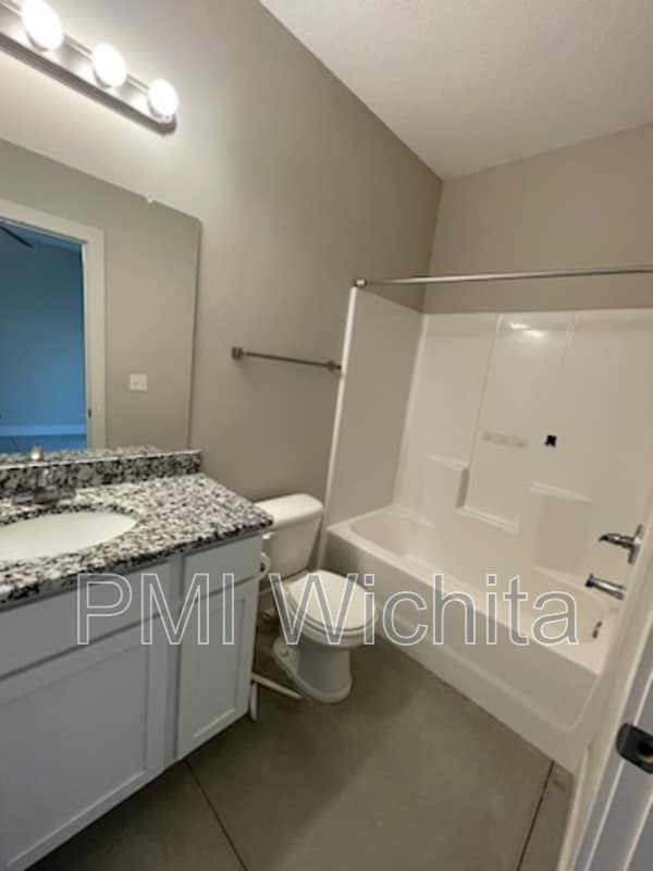 Building Photo - 8113 E 34th Ct S