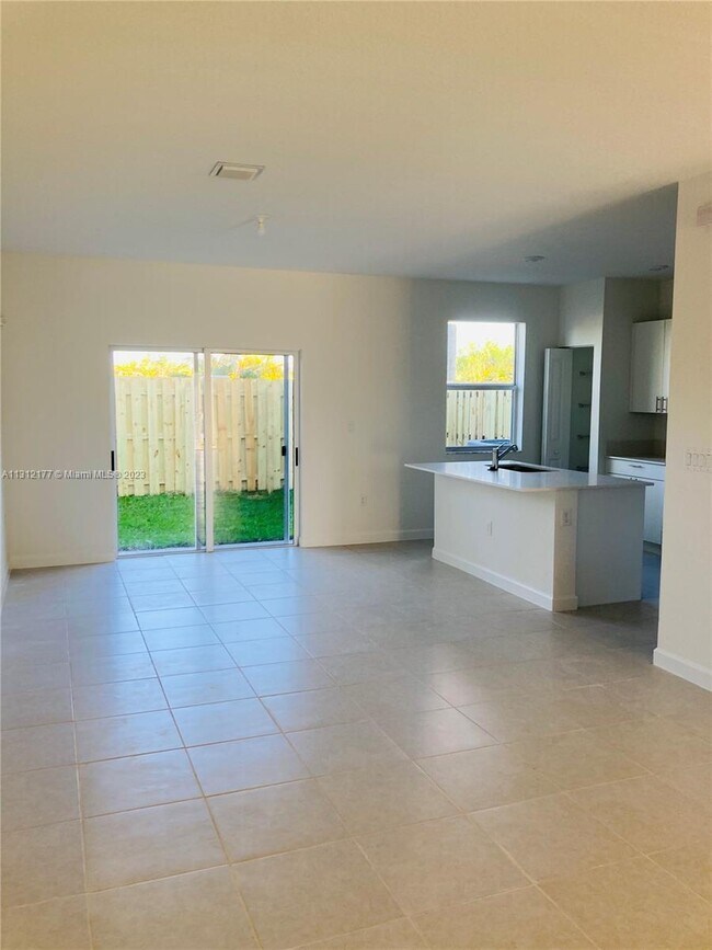 Foto del edificio - 2617 SE 10th St