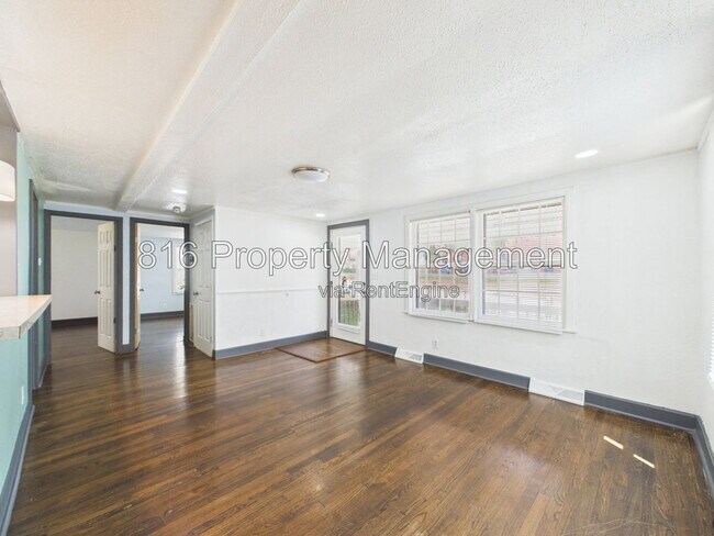 Building Photo - 810 S Woodland Ave