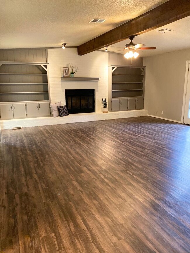 Building Photo - 2805 Summerfield Dr