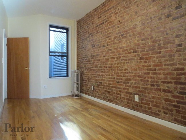 Foto del edificio - 587 Seneca Ave