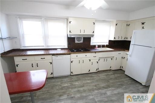 Foto del edificio - 256 Globe Ave