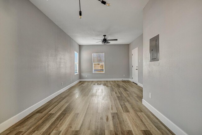 Foto del edificio - 1803 Texas Ave