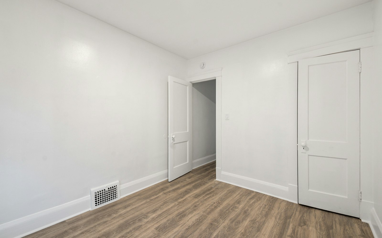 8002 Maryland Ave Cleveland, OH 44105 – photo 5