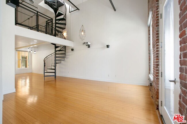 Building Photo - 253 S Broadway