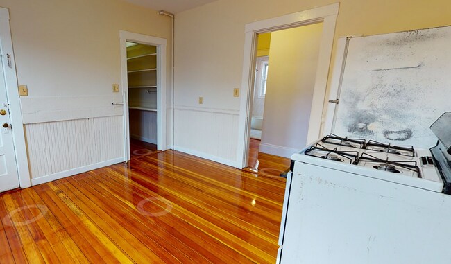 Foto del edificio - Private room in 4 bedroom Somerville Apart...