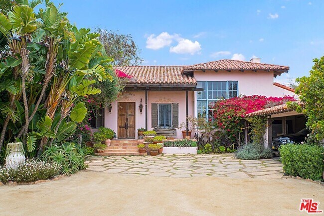 Foto del edificio - 7332 BIRDVIEW Ave