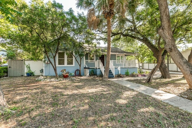 Building Photo - 3-BEDROOM TOBIN HILL BUNGALOW