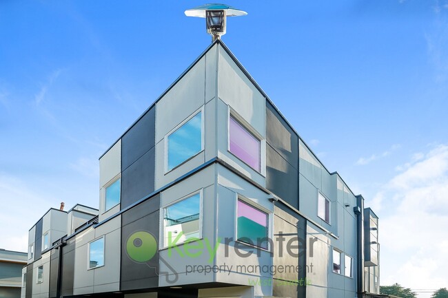 Building Photo - Skyline Chic: Modern Living with a Rooftop...