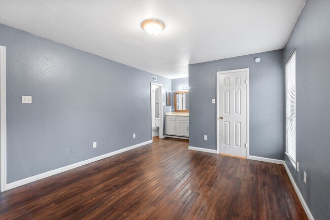 Foto del edificio - 7200 W T C Jester Blvd