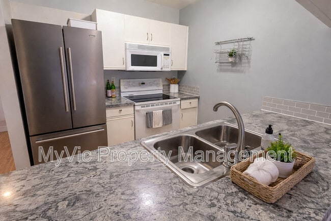 Photo du bâtiment - 11045-11123 123 St NW