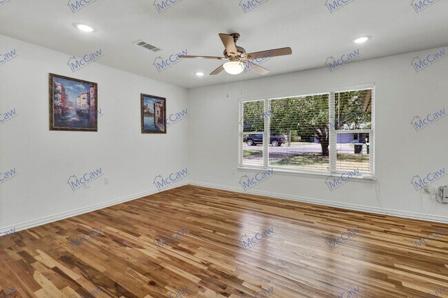 Building Photo - Charming 3/2.5 Home in Sherman!
