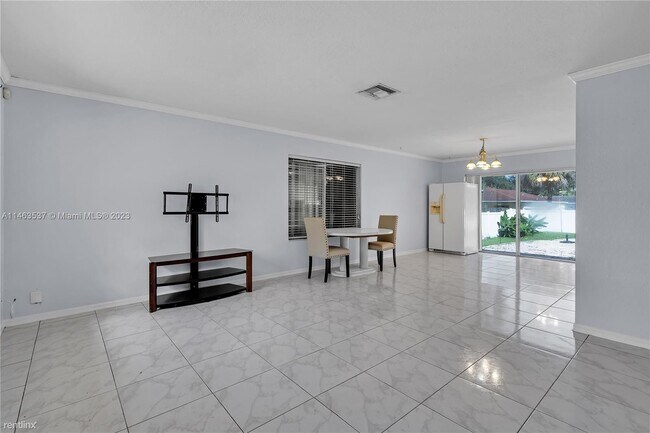 Foto del edificio - 3 br, 2 bath House - 200 NW 17th Ave