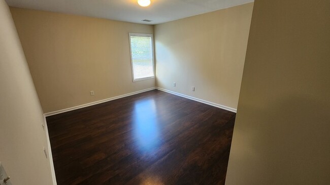 Building Photo - Walking distance to Downtown Sugar Hill!