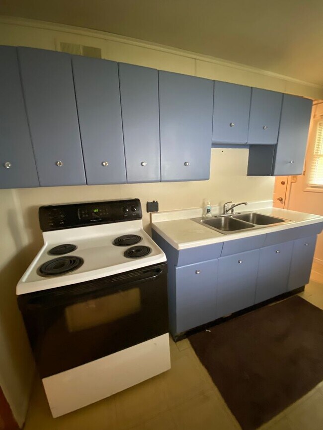 Building Photo - 3 Bedroom Ranch in Eastmoor