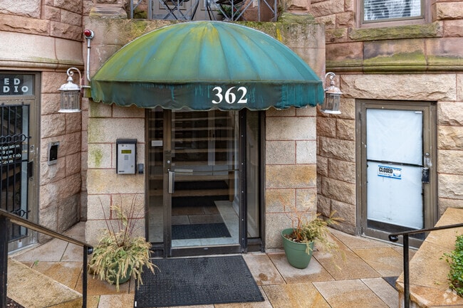Entrance - 362 Commonwealth Ave