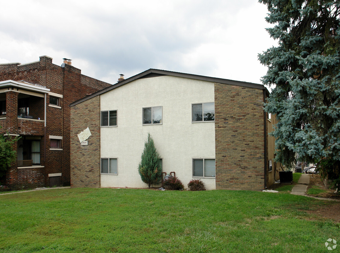 Primary Photo - Summit Street Apartments