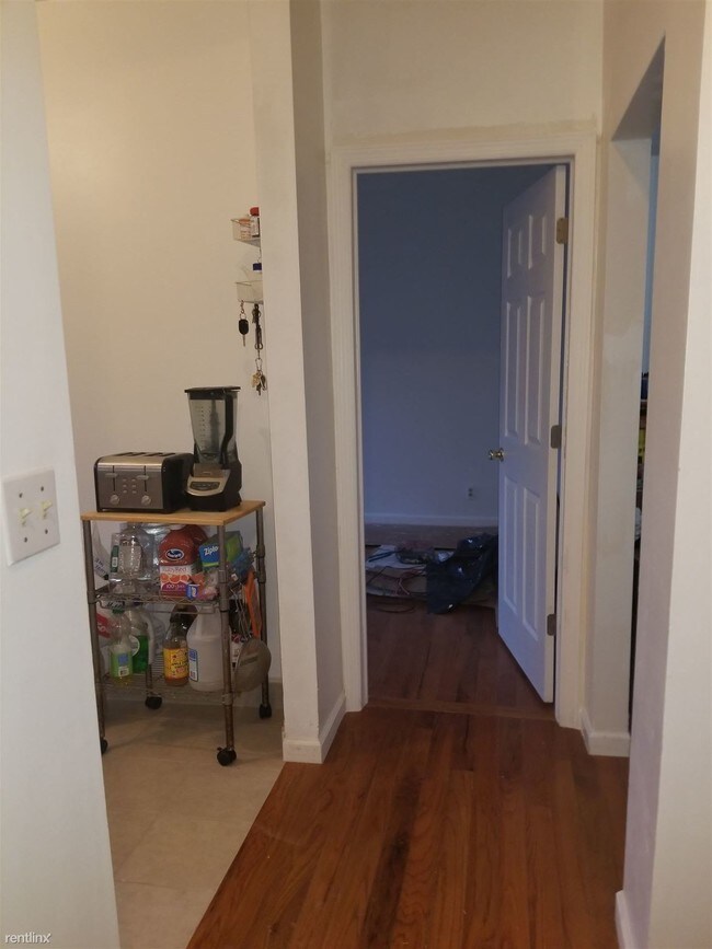 Building Photo - 1 br, 1 bath  - 823 Brooklyn Ave