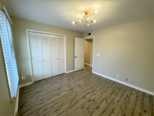 Foto del edificio - 250 Westfield Dr