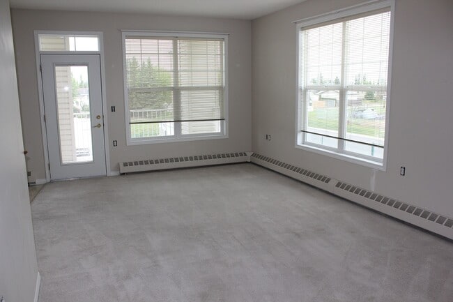 Building Photo - 0 Bed 0 Bath Unit in Olds, AB