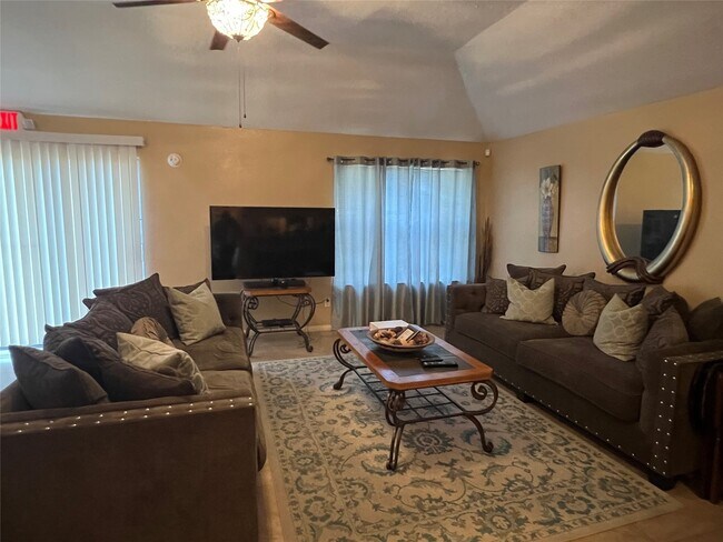 Foto del edificio - 22814 Tree House Ln