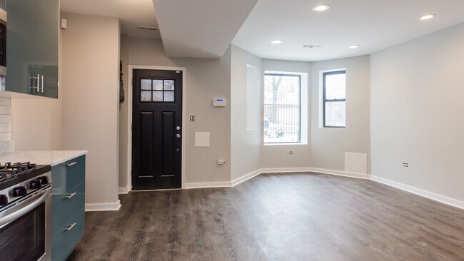 Foto del edificio - 2852 N Albany Ave