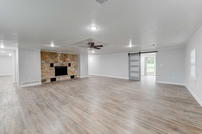 Building Photo - Available NOW!!!! Beautiful 1 story, 3 bedroom, 2 bath home.This is exactly what you have been lo...