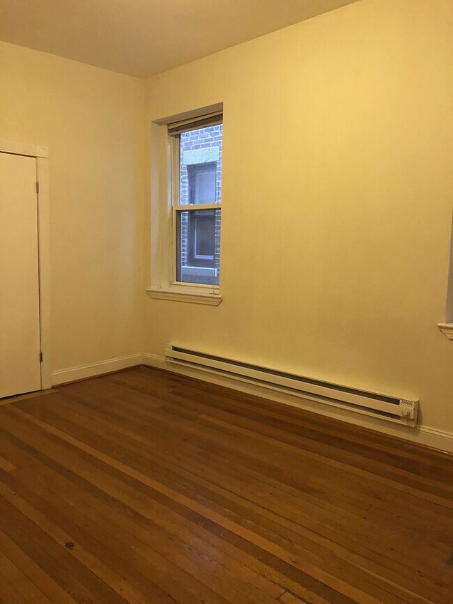 Building Photo - 3 Bed Aberdeen St