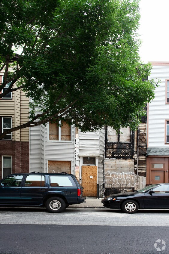 Primary Photo - 737 6th Ave