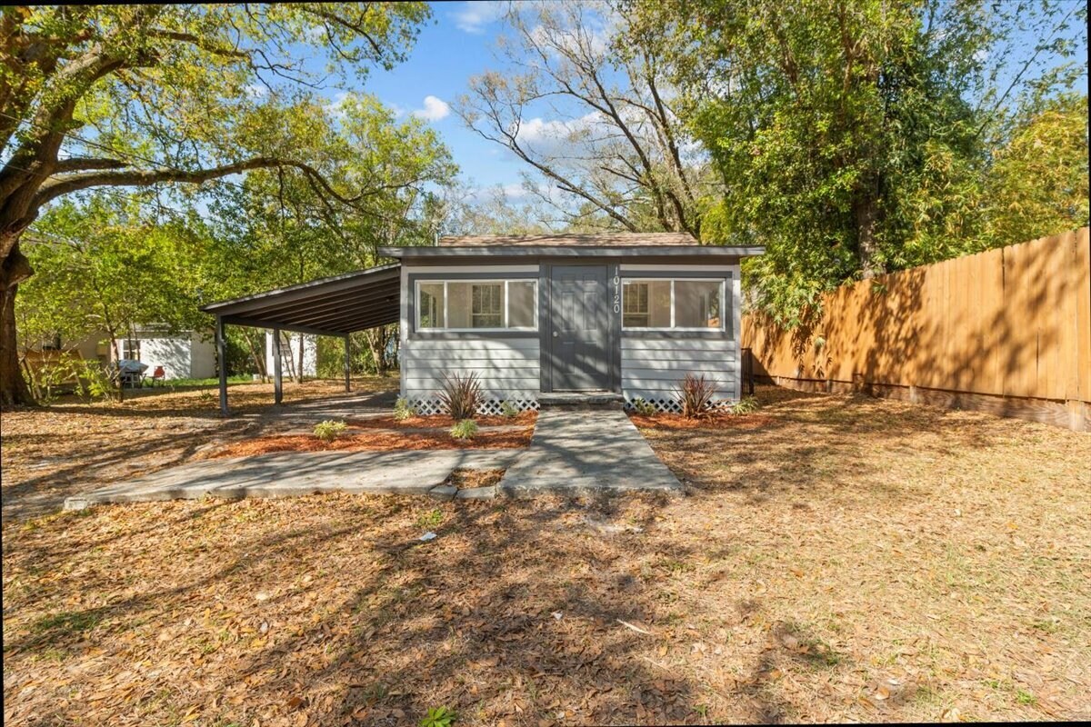 Primary Photo - 10120 N Jasmine Ave