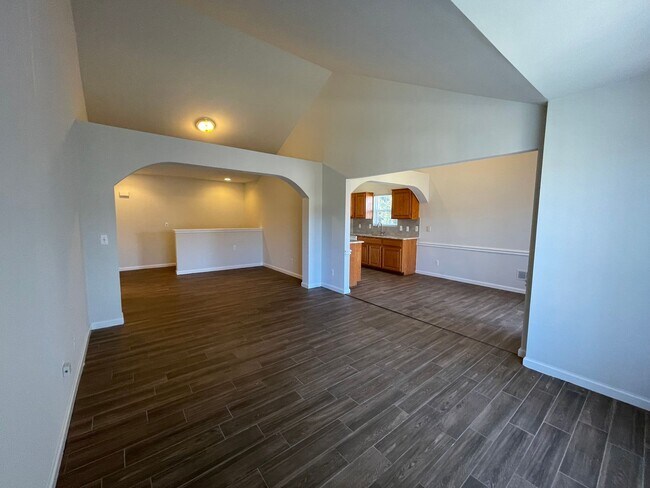 Foto del edificio - Shelby Township 2 Bedroom, 2 Bath Condo-Style Apartment, ATT. Garage & Pool