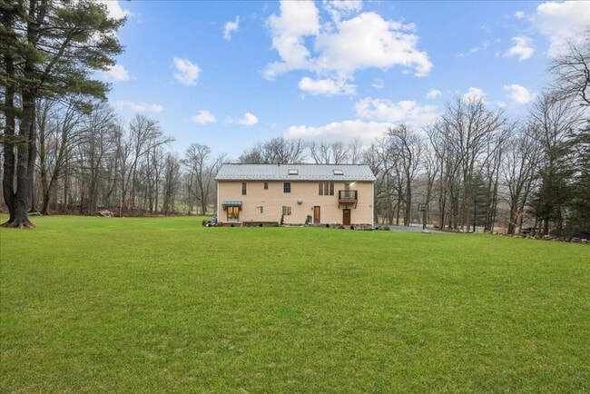 Building Photo - 338 Clove Rd