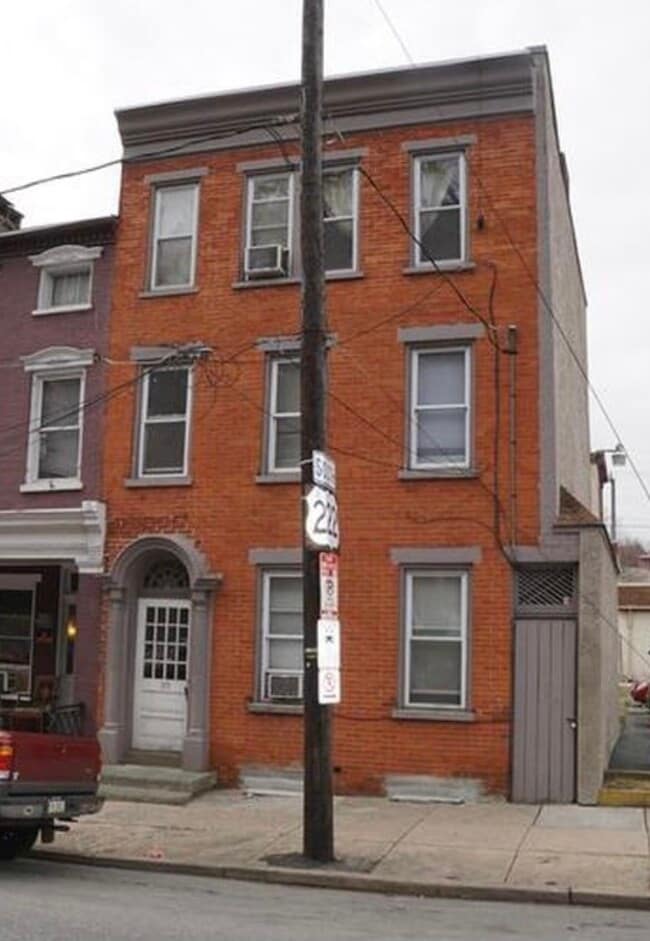 Building Photo - 110 S Prince St