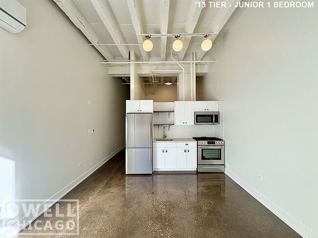 Building Photo - 17 E Adams St