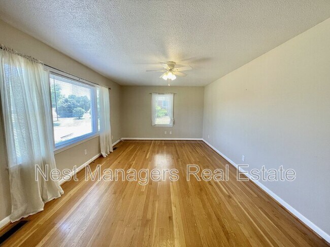 Foto del edificio - 621 Welsh Pl