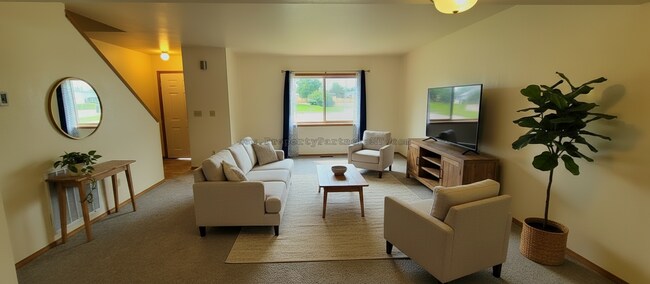 Building Photo - 709 Golden West Dr