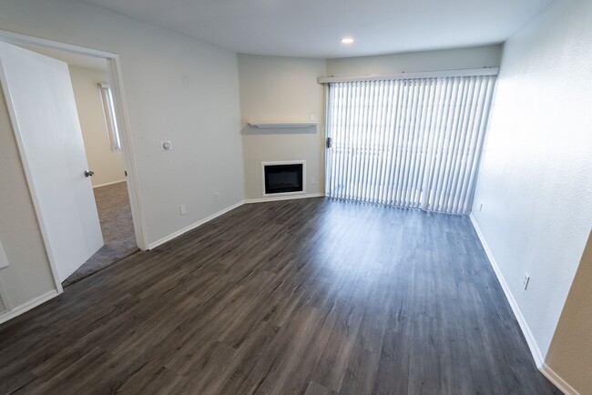 Interior Photo - 4378 Sepulveda Blvd