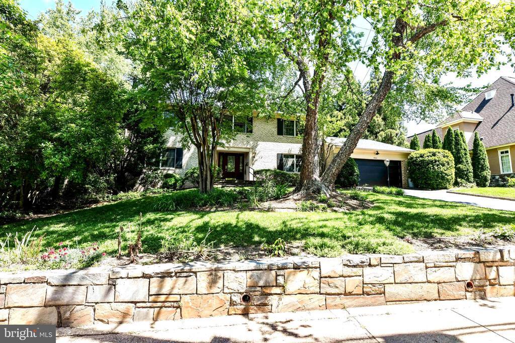 Foto principal - 5601 Little Falls Rd