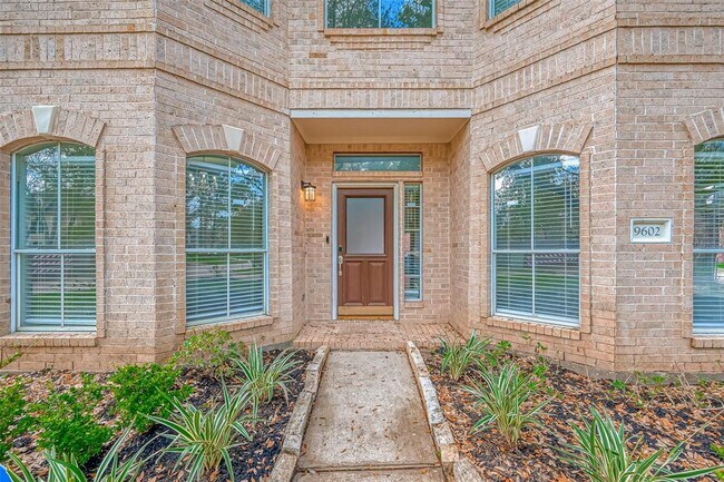 Foto del edificio - 9602 Champions Cove Dr