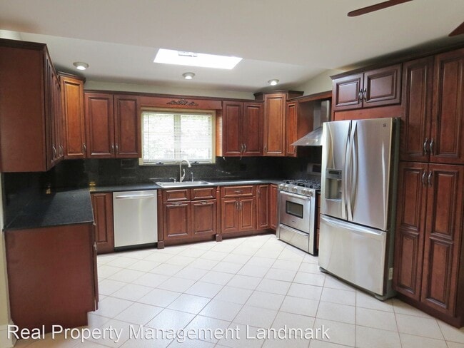 Building Photo - 5 br, 2.5 bath House - 3320 Park Avenue