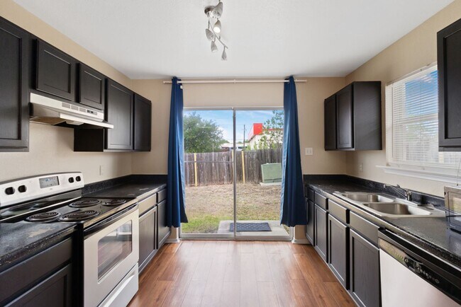 Foto del edificio - 3 Bedroom/2 Bath Meadow Brook Subdivision
