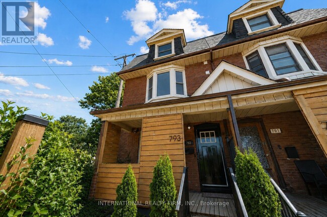 Building Photo - 793 Dufferin St